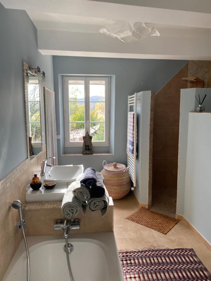 La Belle Etoile Chambres Roaix 外观 照片